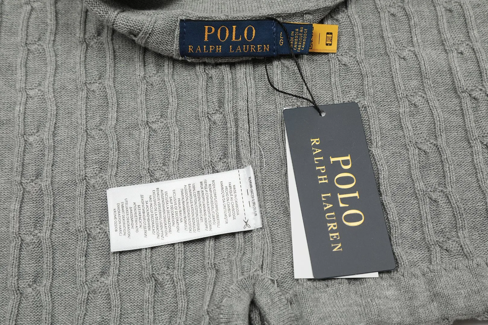 🅿️176 "Top quality" Style number: DS022# (not off the shelves all year round) [Ralph Lauren POLO lapel solid color pony embroidered logo knitted short sleeves] ✅Ralph Lauren Ralph Lauren classic basic versatile all-season cardigan knitted short sleeves ✅Main supplier platform live broadcast Wholesale entities Replenish when out of stock Not off the shelves ✅ZP quality 1:1 version Scan the code to enter the GF website Counter quality ✅Details and quality are the only one in Guangzhou. Imported quality cotton yarn focuses on high-end and cost-effective. Needless to say good quality. ✅The version is restored to the original order. The maximum size can be worn up to 160 pounds. Loose, comfortable and stress-free.